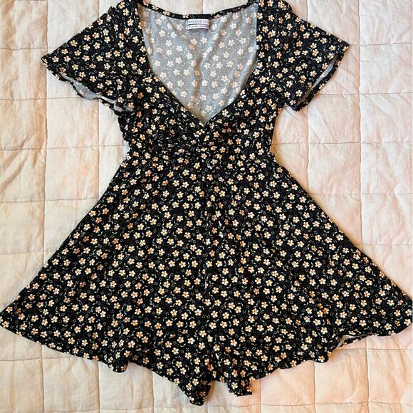 Urban Outfitters Black w/ White & Yellow Floral Details Short Sleeved Romper -XS - Picture 1 of 8